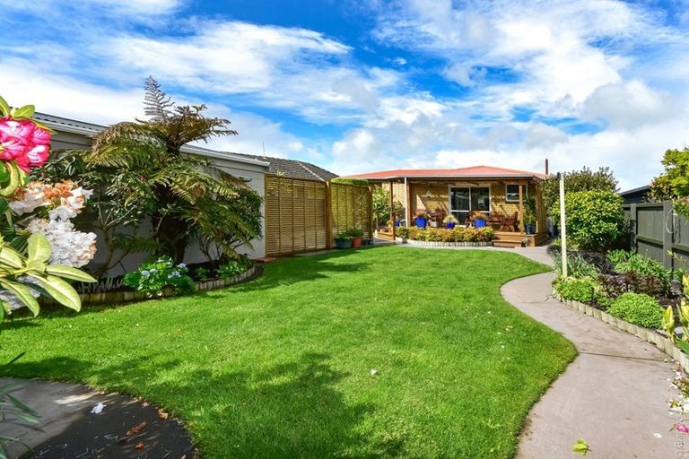 Photo of property in 35 Woodgrove Avenue, North New Brighton, Christchurch, 8083