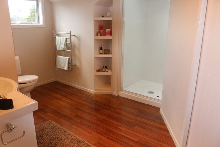 Photo of property in 11 Winston Avenue, Hokowhitu, Palmerston North, 4410