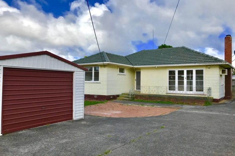 Photo of property in 26 Reid Road, New Lynn, Auckland, 0600