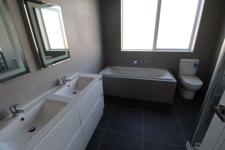 Photo of property in 7 Grove Way, Riverhead, 0820