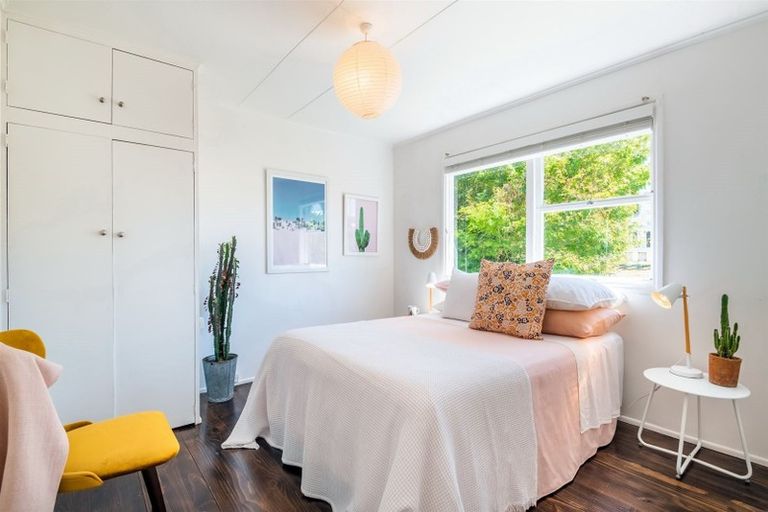 Photo of property in 18 Cassino Street, Bayswater, Auckland, 0622