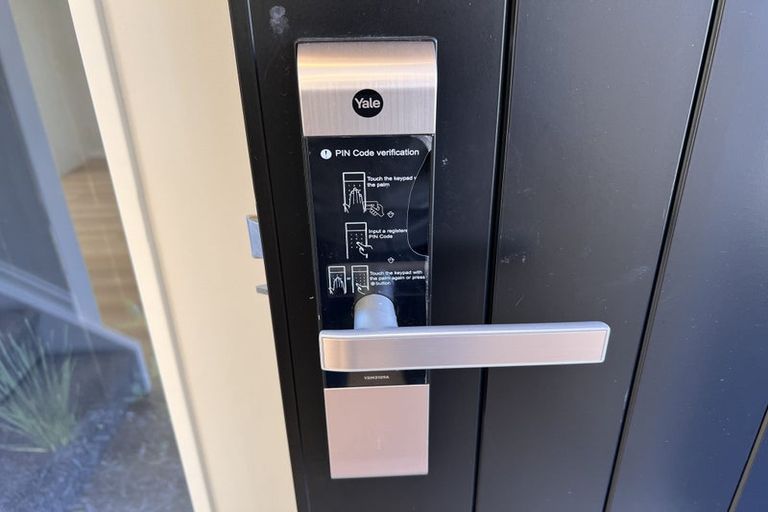 Photo of property in 1/39 Graham Avenue, Te Atatu Peninsula, Auckland, 0610