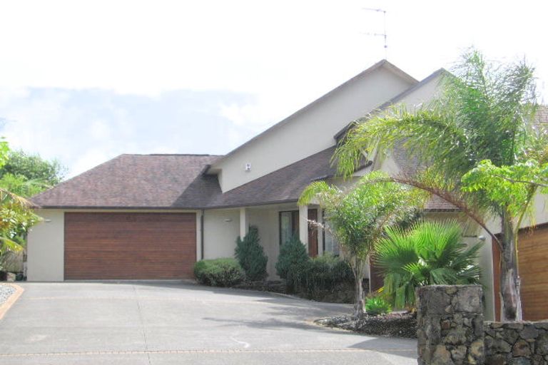 Photo of property in 3/2 Carrowmore, Pinehill, Auckland, 0632