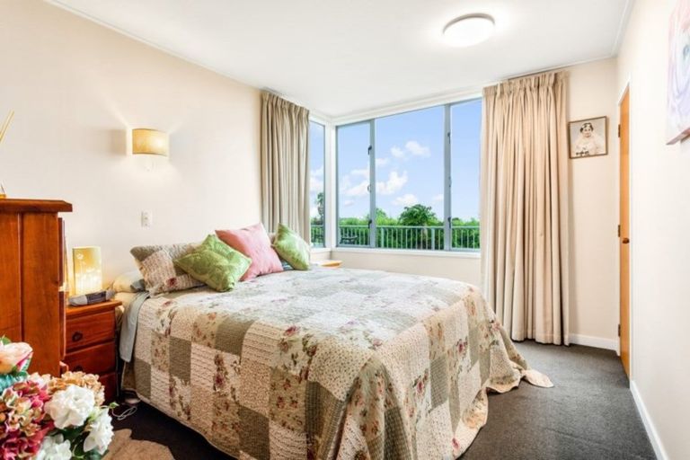 Photo of property in 45 Te Atatu Road, Te Atatu South, Auckland, 0610
