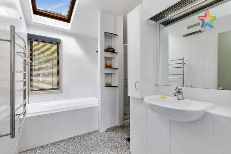 Photo of property in 437 Muritai Road, Eastbourne, Lower Hutt, 5013