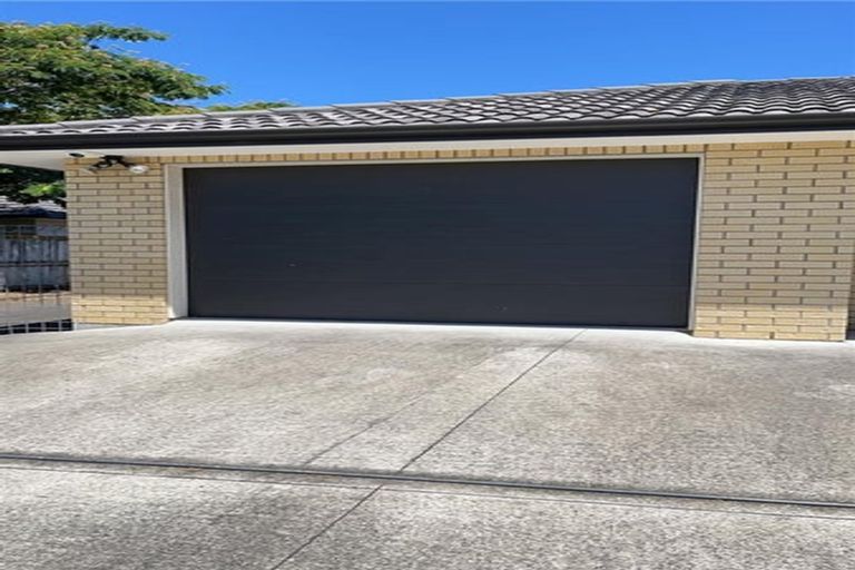Photo of property in 24 Moor Avenue, Te Atatu Peninsula, Auckland, 0610