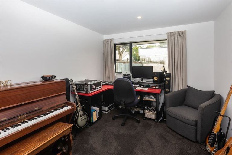Photo of property in 17 Chipping Lane, Redwood, Christchurch, 8051