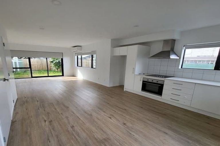 Photo of property in 1 Eileen Newey Place, Henderson, Auckland, 0612