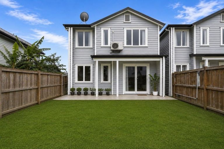 Photo of property in 19 Stitchbird Crescent, Papakura, 2110