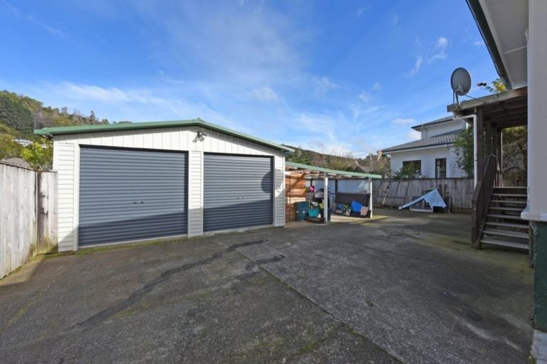Photo of property in 102 Horoeka Street, Stokes Valley, Lower Hutt, 5019