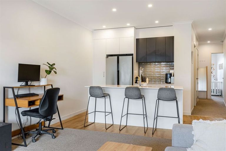 Photo of property in 2/3 Genevieve Lane, Hobsonville, Auckland, 0616