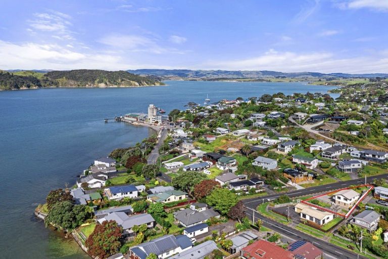 Photo of property in 51 Wallis Street, Raglan, 3225