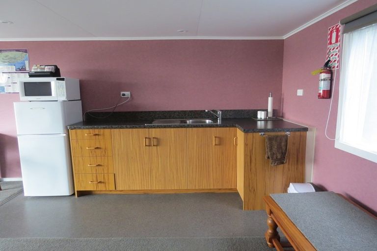 Photo of property in 52 Antrim Street, Waikawa, Tokanui, 9884