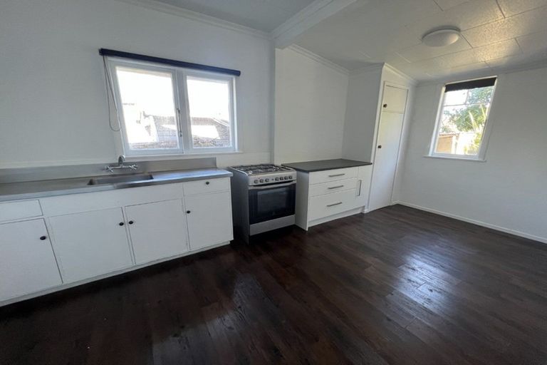 Photo of property in 9 Chelwood Street, Takaro, Palmerston North, 4412