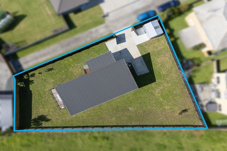Photo of property in 30 Aitkenhead Court, Parakai, 0830