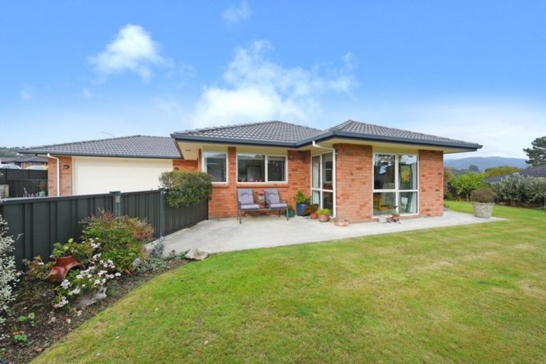 Photo of property in 32 Sunstone Crescent, Brown Owl, Upper Hutt, 5018