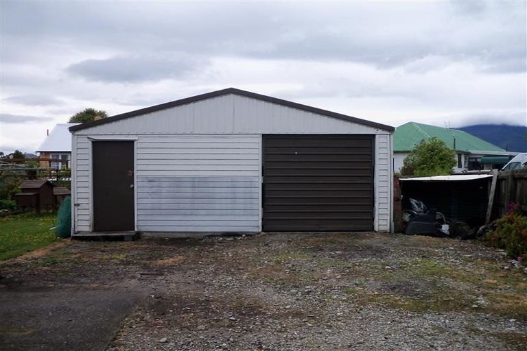 Photo of property in 18 Gothard Place, Westport, 7825