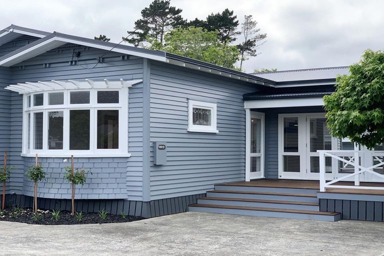 Photo of property in 339 Waitakere Road, Taupaki, Henderson, 0782