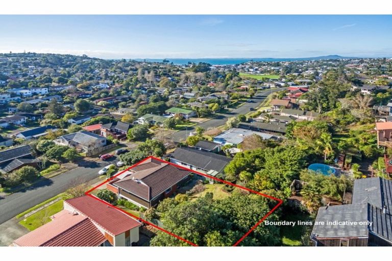 Photo of property in 42 Stapleford Crescent, Browns Bay, Auckland, 0630