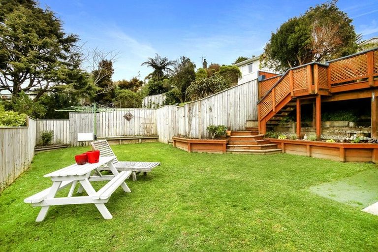 Photo of property in 9 Innes Way, Newlands, Wellington, 6037