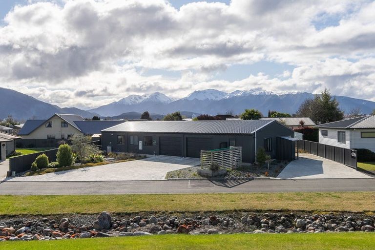 Photo of property in 27 Tawera Place, Te Anau, 9679
