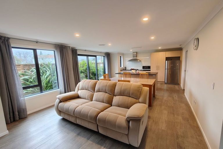 Photo of property in 91a Whites Line East, Waiwhetu, Lower Hutt, 5010