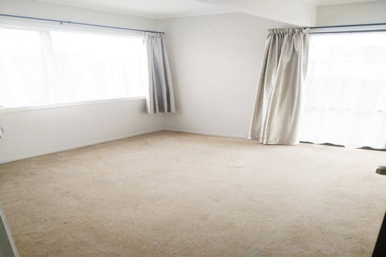 Photo of property in 20b Roberts Road, Te Atatu South, Auckland, 0610