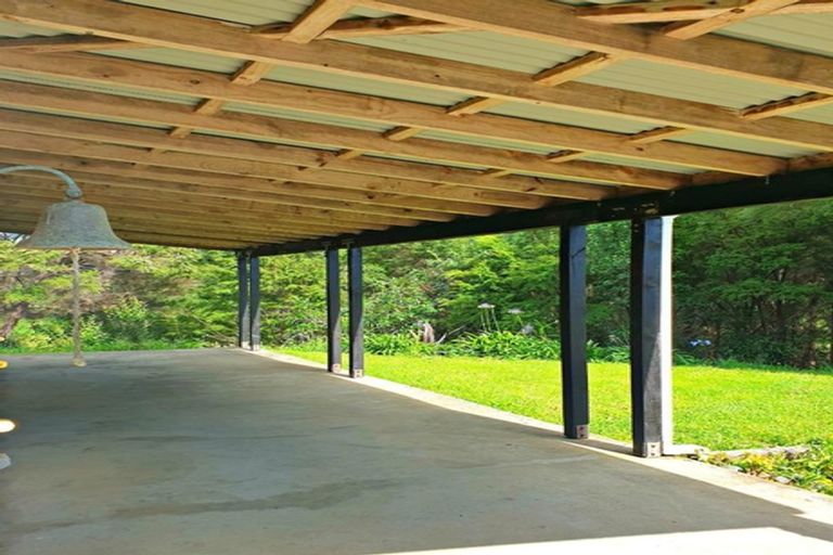 Photo of property in 91g Wade River Road, Stanmore Bay, Whangaparaoa, 0932