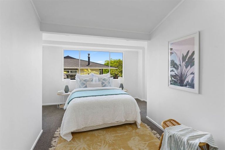 Photo of property in 15 Ruru Street, Waikanae, 5036