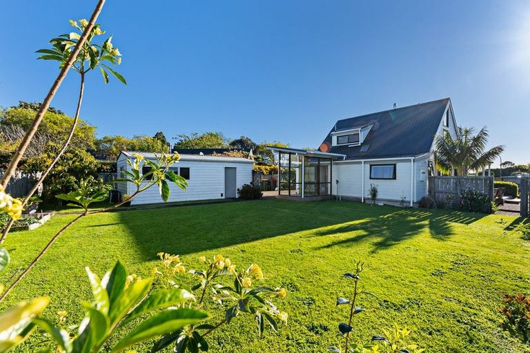 Photo of property in 5 Kaitake Place, Oakura, 4314