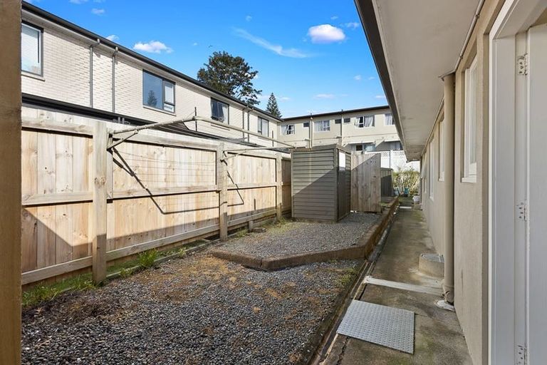 Photo of property in 2/10 Agincourt Street, Glenfield, Auckland, 0629