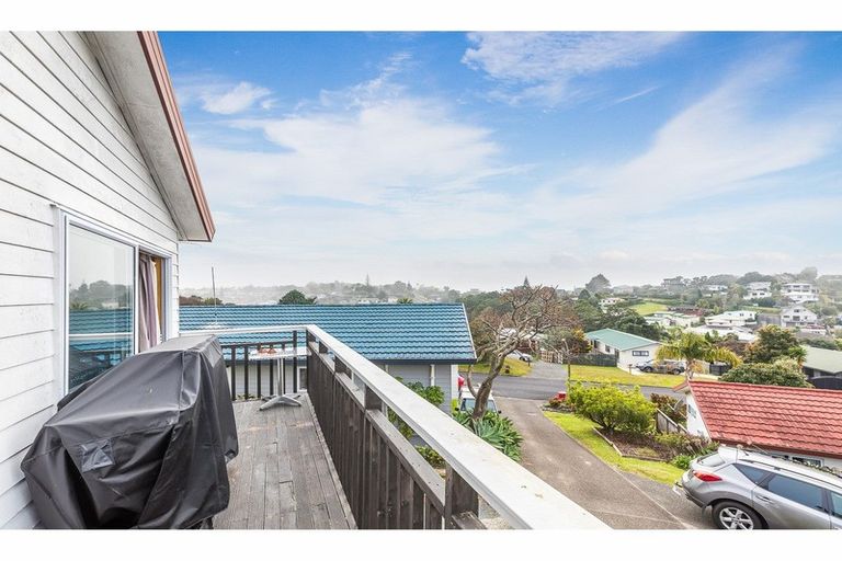 Photo of property in 12a Jean Place, Stanmore Bay, Whangaparaoa, 0932