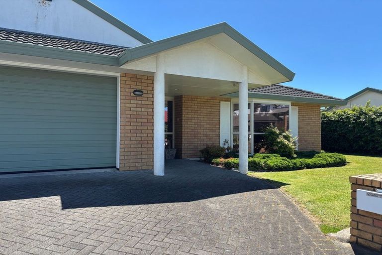 Photo of property in 8 Aspatria Place, Northpark, Auckland, 2013