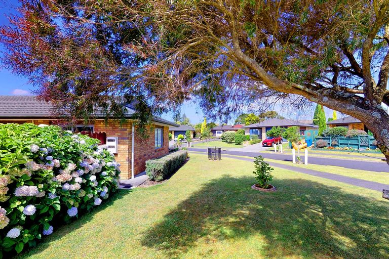 Photo of property in 9 Matilda Place, Weymouth, Auckland, 2103