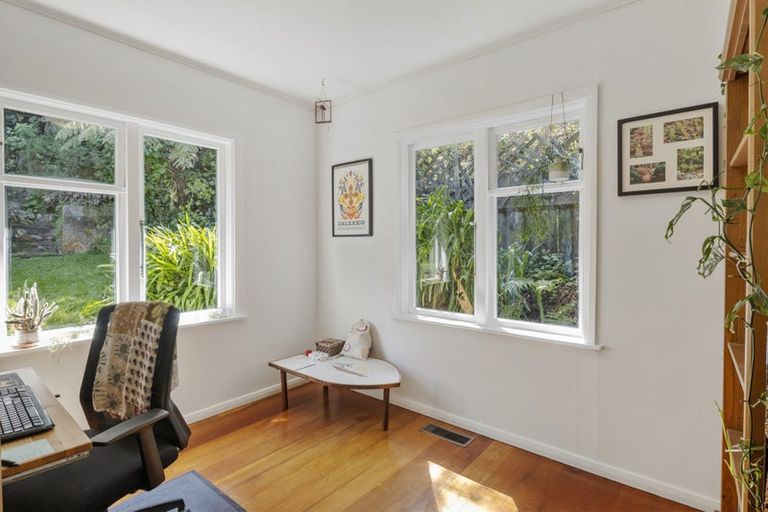 Photo of property in 5 Alexandra Road, Roseneath, Wellington, 6021