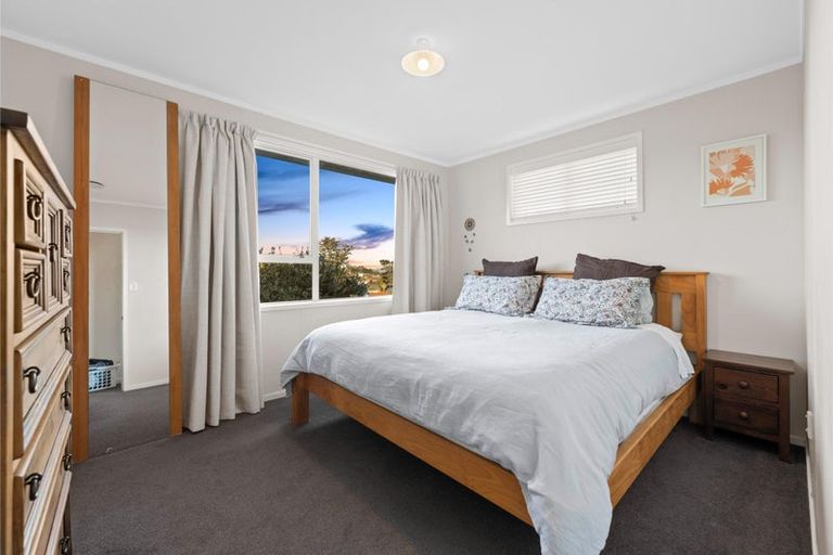 Photo of property in 1/30 Elizabeth Drive, West Harbour, Auckland, 0618