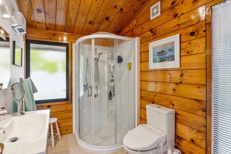 Photo of property in 31 Walton Avenue, Waikanae, 5036