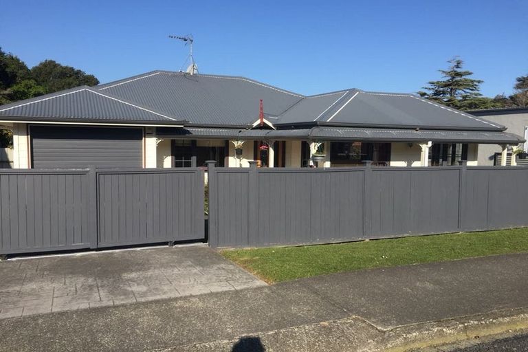 Photo of property in 1a Roy Street, Tawa, Wellington, 5028