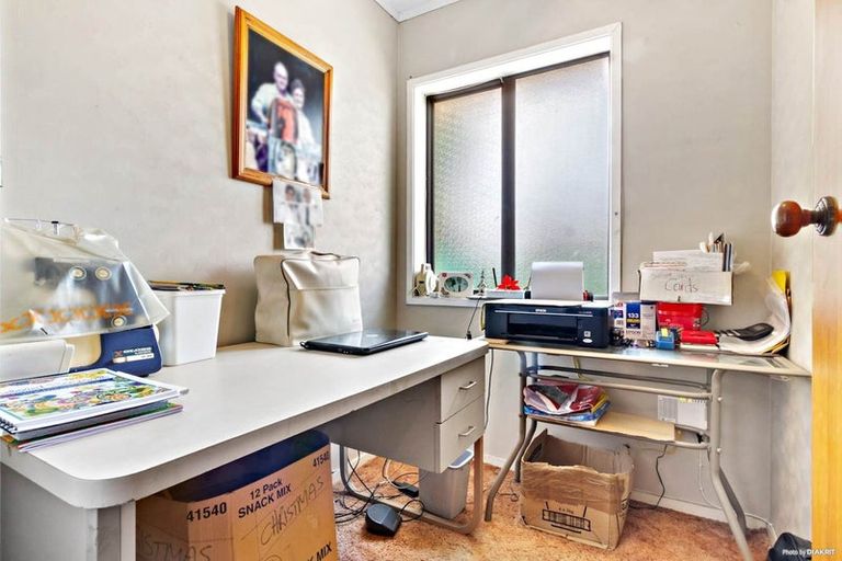 Photo of property in 2/9 Clayburn Road, Glen Eden, Auckland, 0602