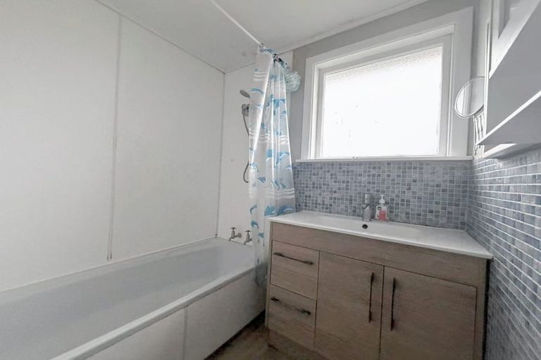 Photo of property in 16 Helena Street, Massey, Auckland, 0614