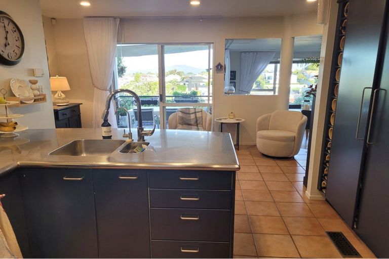 Photo of property in 2/11a Prospect Terrace, Milford, Auckland, 0620