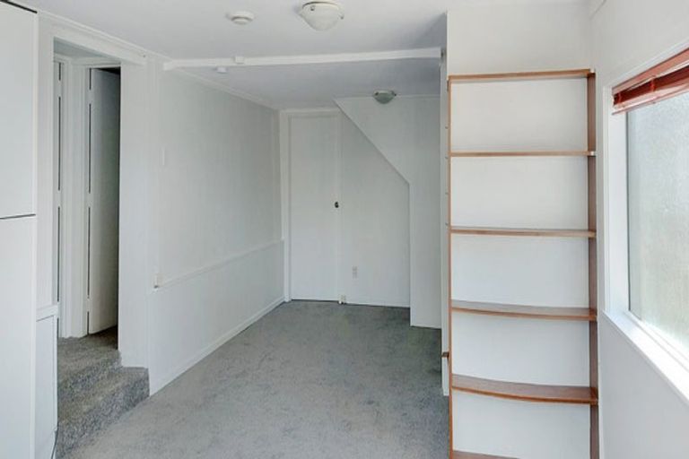 Photo of property in 31 Covil Avenue, Te Atatu South, Auckland, 0610