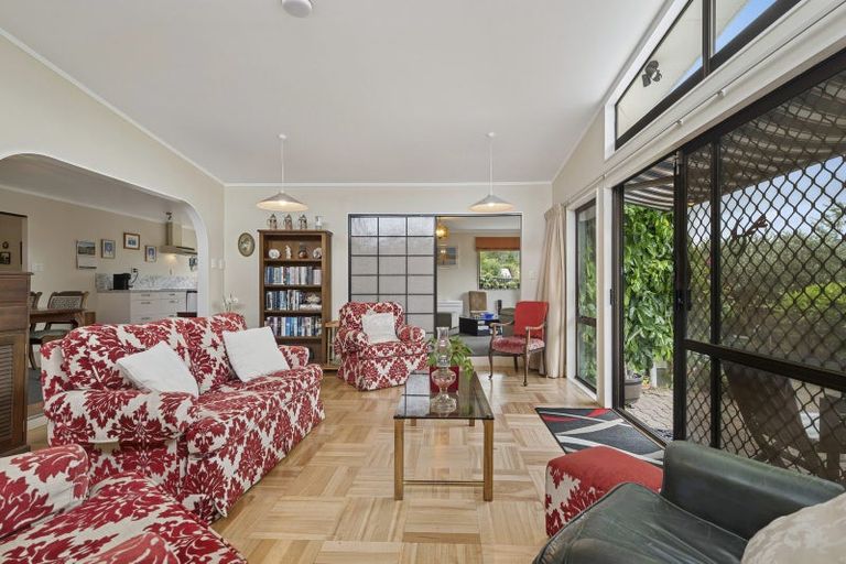 Photo of property in 8a Gemini Place, Kawaha Point, Rotorua, 3010