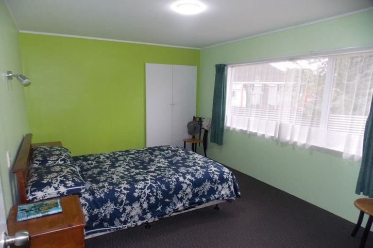 Photo of property in 4 Warwick Place, Awapuni, Palmerston North, 4412