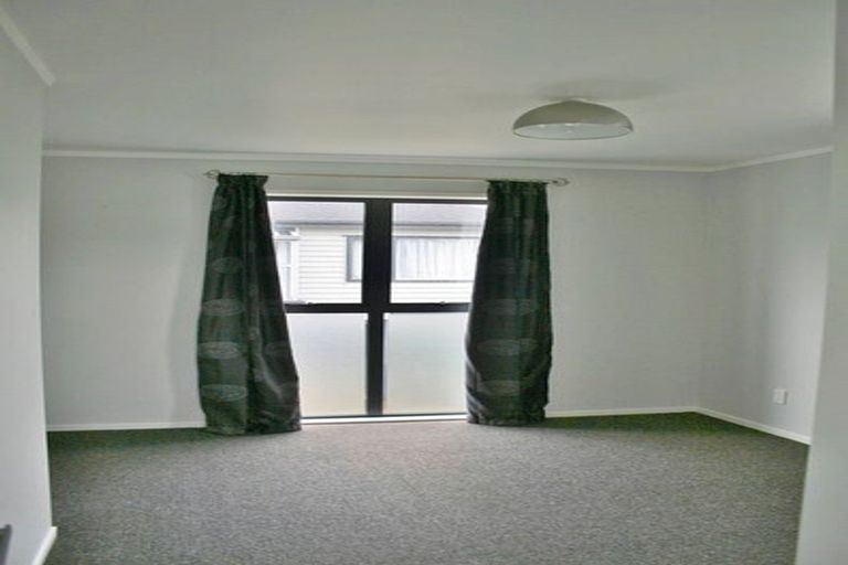 Photo of property in 16b Woodall Place, Totara Vale, Auckland, 0627