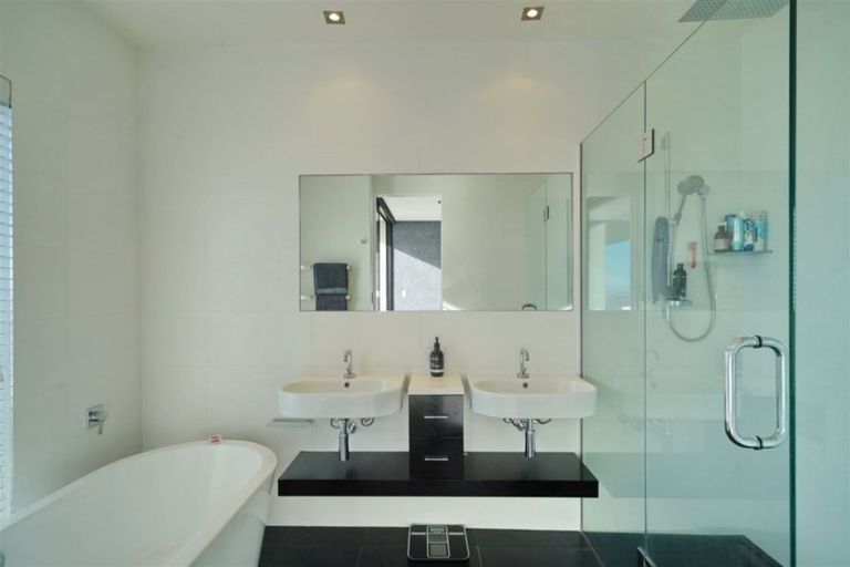 Photo of property in 1 Clearview Lane, Mount Pleasant, Christchurch, 8081