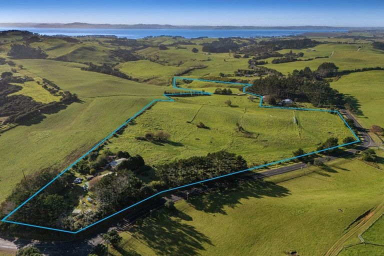 Photo of property in 2640 South Head Road, South Head, Helensville, 0874