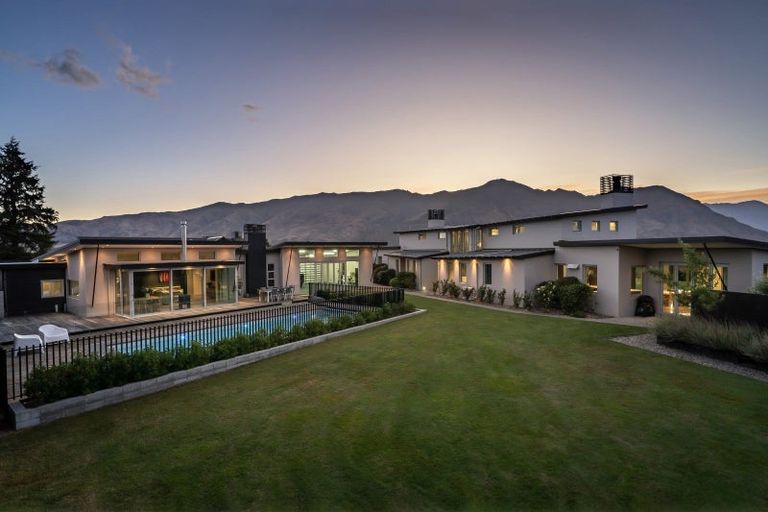 Photo of property in 35 Ridgecrest, Wanaka, 9305