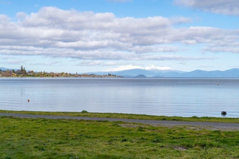 Photo of property in 175b Lake Terrace, Hilltop, Taupo, 3330