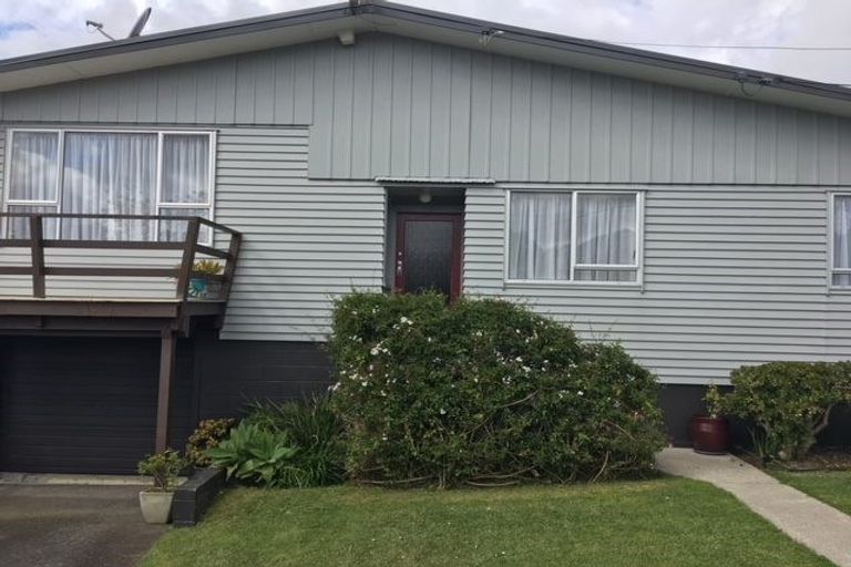 Photo of property in 116a Mcleod Road, Te Atatu South, Auckland, 0610